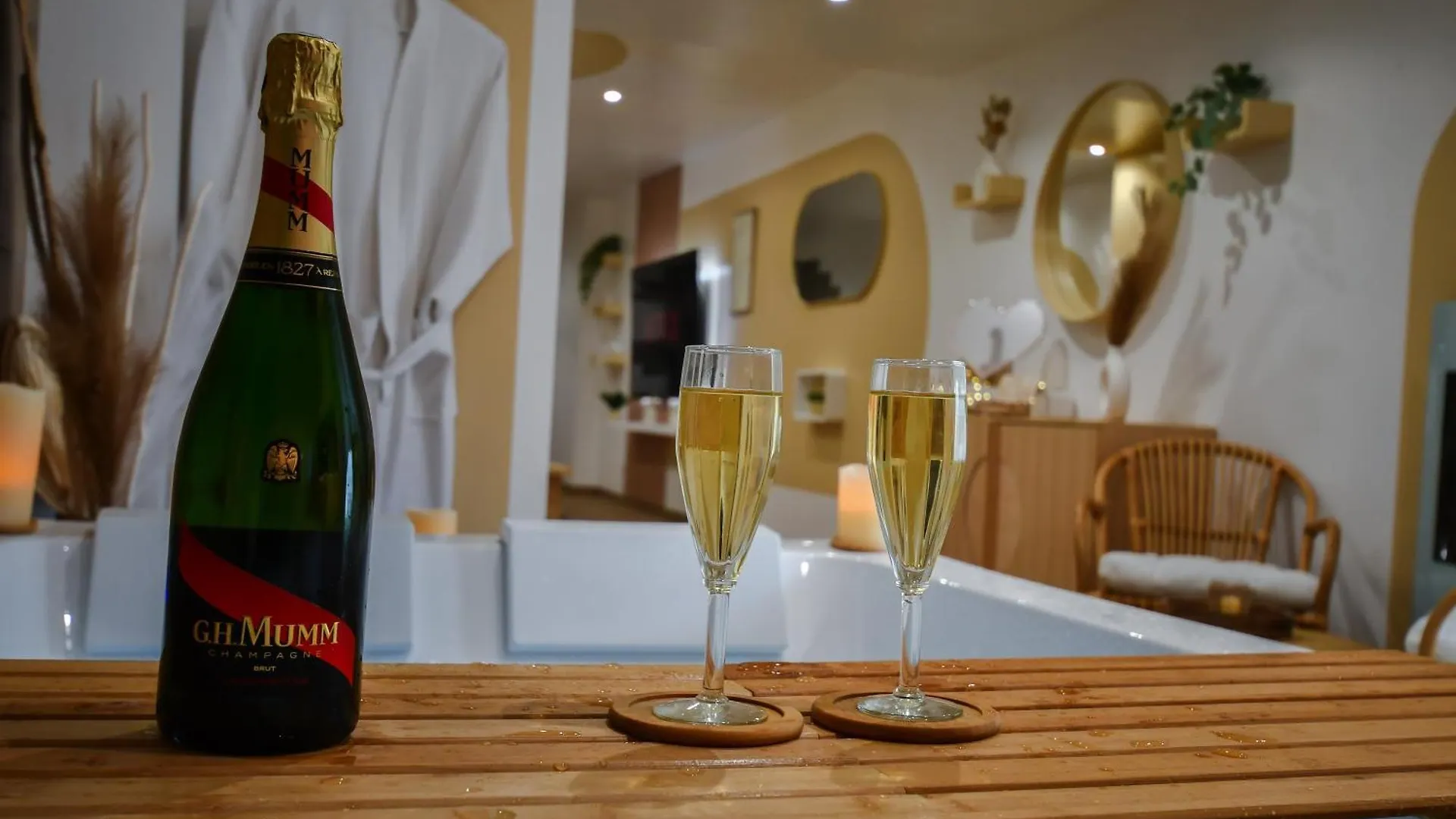 Apartment La Gioya - Love Room, Jacuzzi, Baldaquin La Seyne-sur-Mer