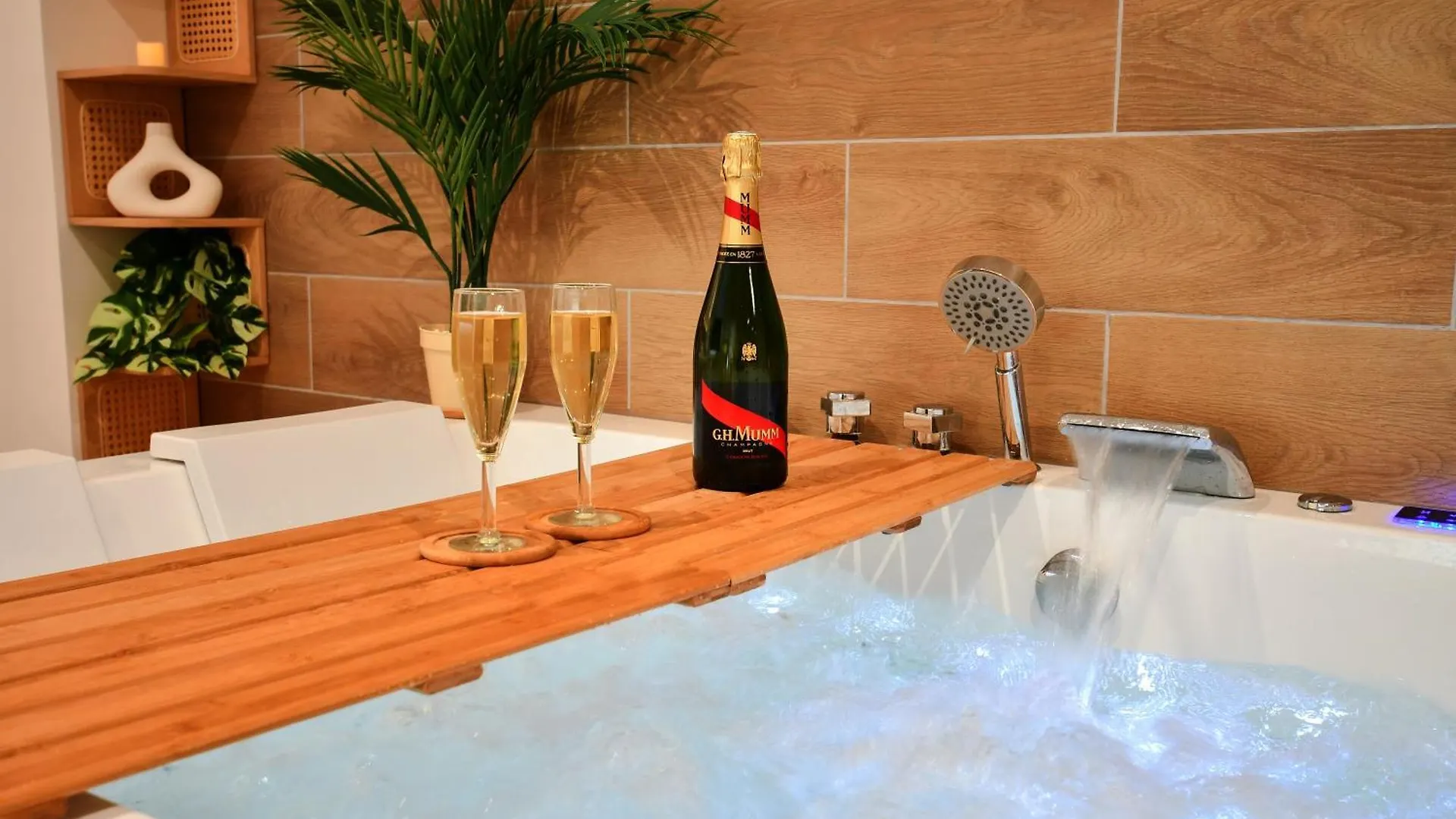 Apartment La Gioya - Love Room, Jacuzzi, Baldaquin La Seyne-sur-Mer